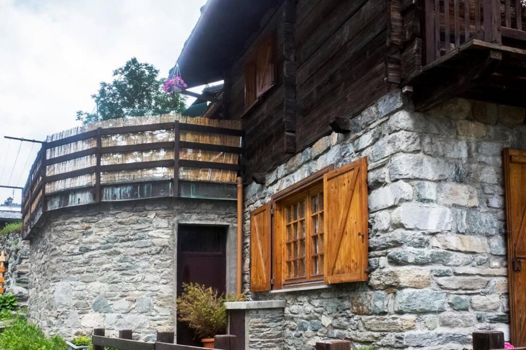 Chalet Indipendente In Centro A Valtournenche Exterior photo